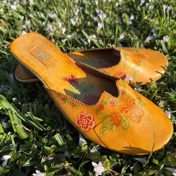 Miz Mooz Tooled Hand-Painted Leather Mules Boho Slip-On Round Toe EU 38 / 7.5–8 - Picture 2 of 16